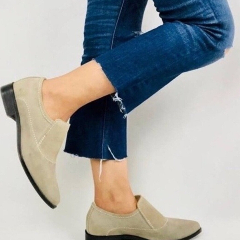 Free People Sz 8.5 Women's Beige Slip-On Loafers